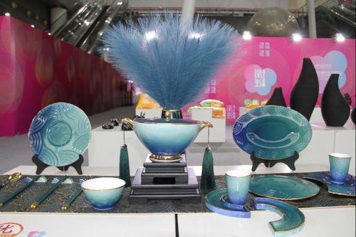 畢榮青參觀調(diào)研山東工藝美術(shù)學(xué)院2023設(shè)計(jì)藝術(shù)博覽會 聚焦工藝美術(shù)設(shè)計(jì)，共話創(chuàng)新傳承新篇章